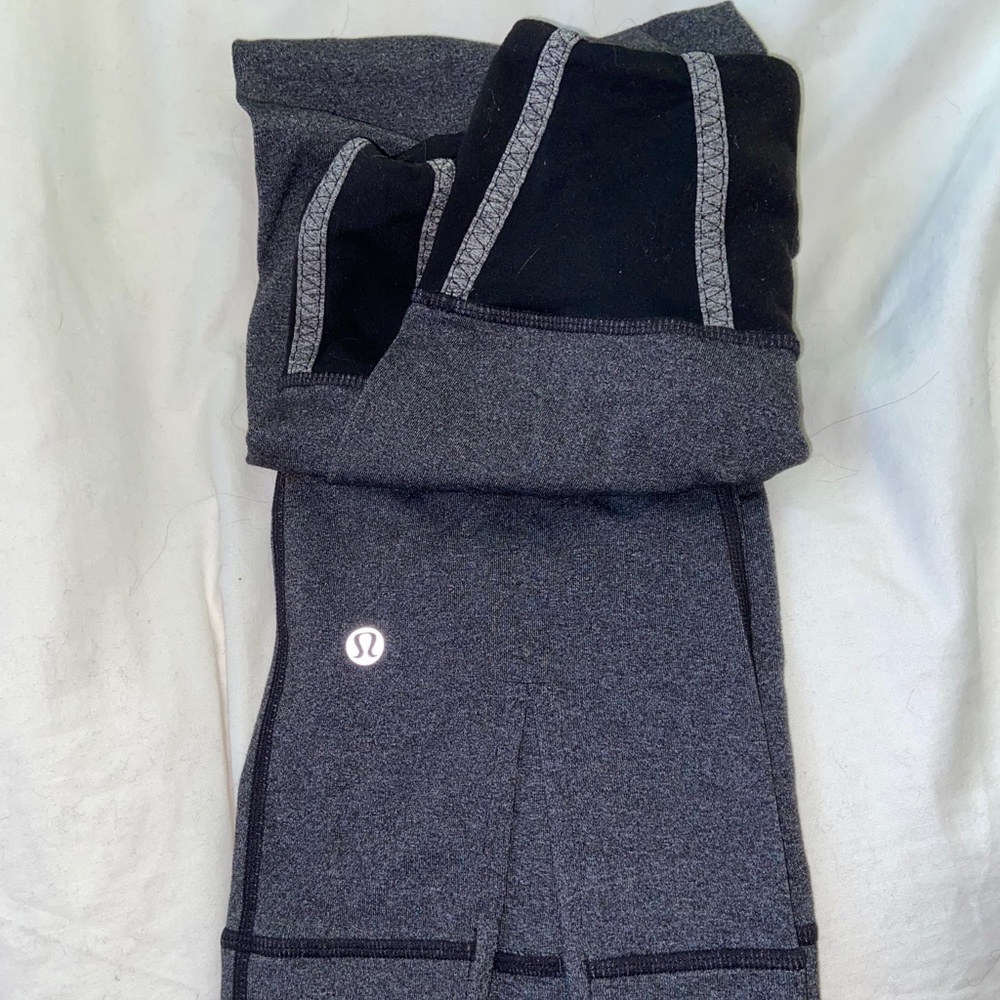 Gray Lululemon cropped leggings